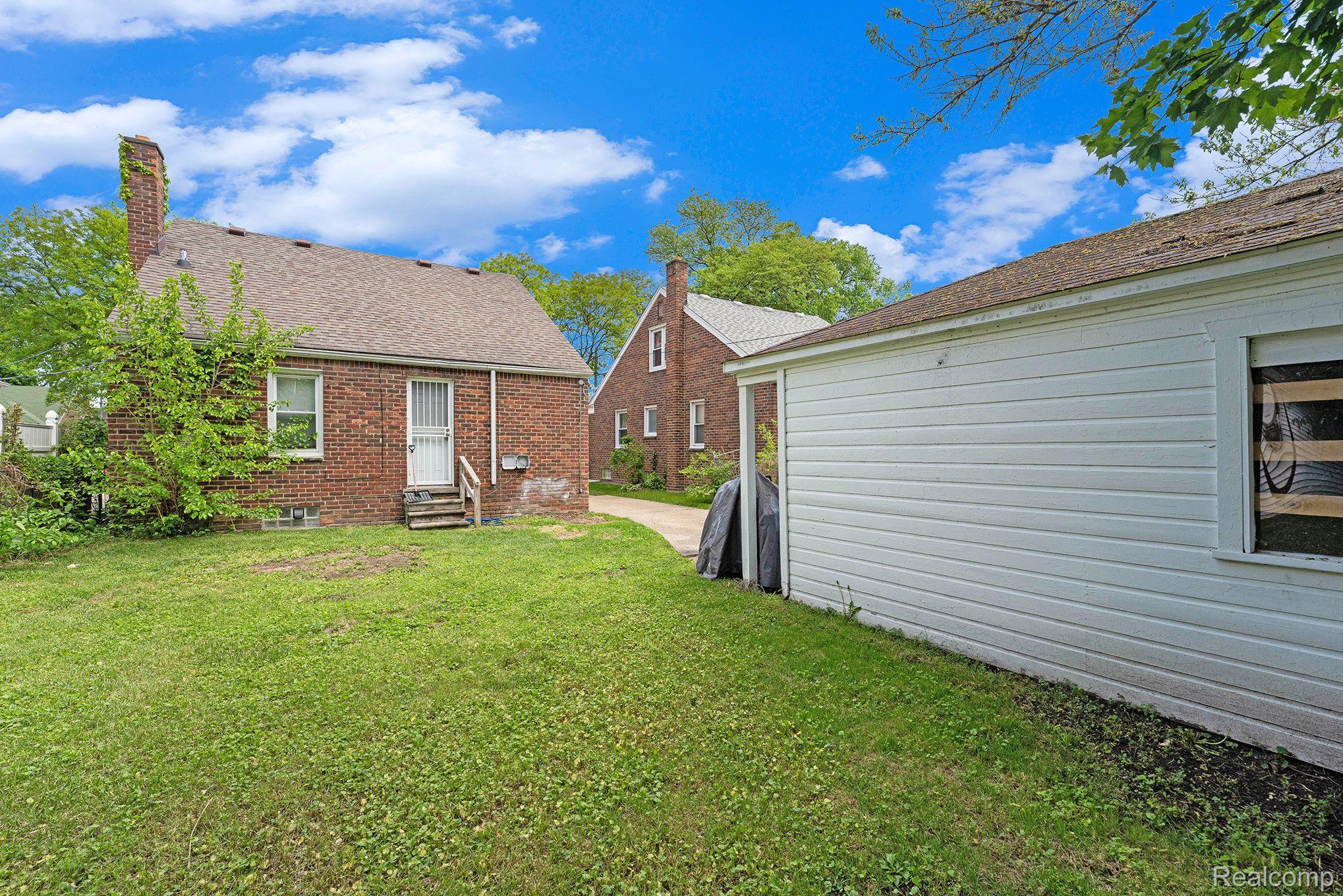 17693 GREENVIEW Avenue