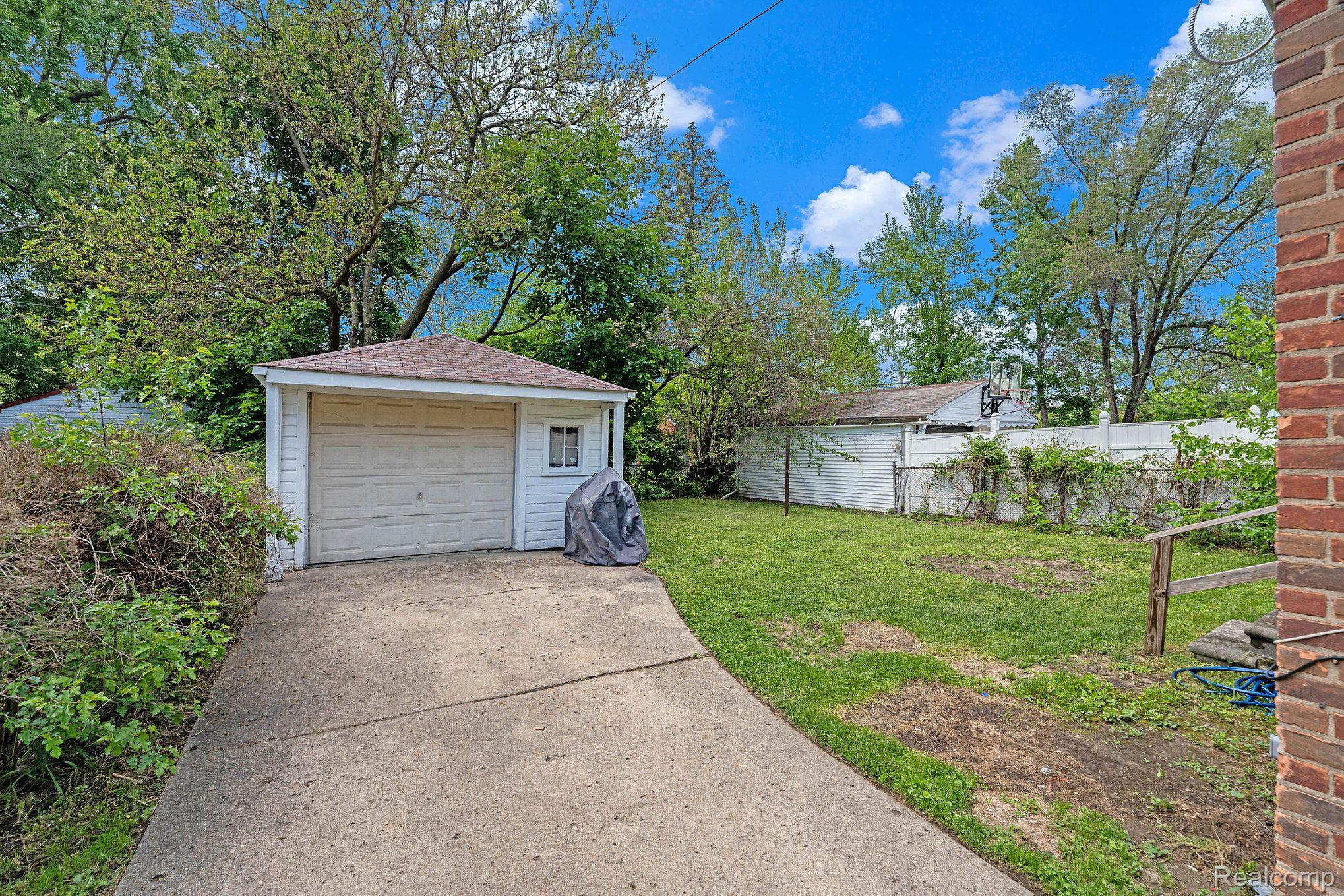 17693 GREENVIEW Avenue