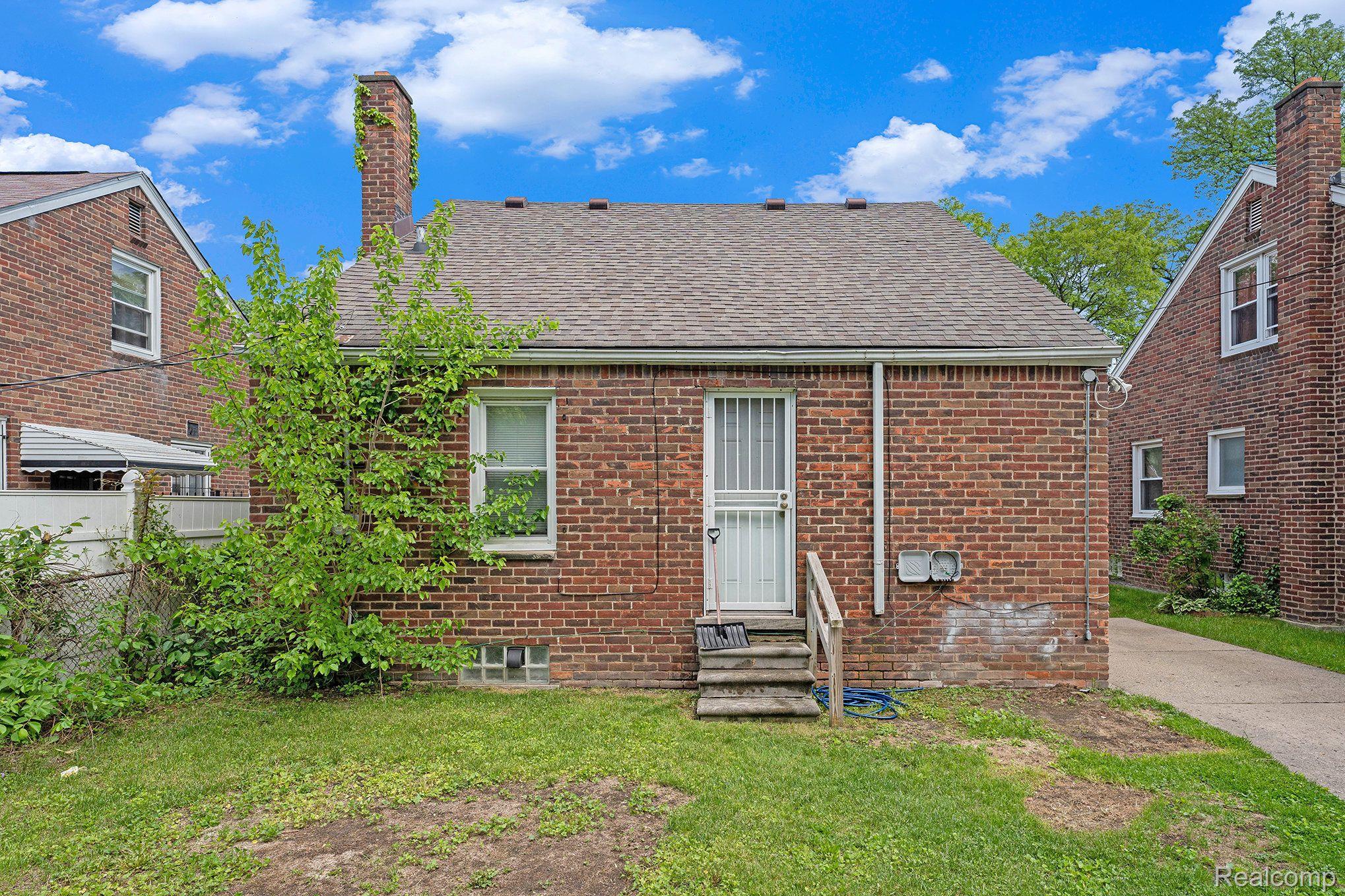 17693 GREENVIEW Avenue