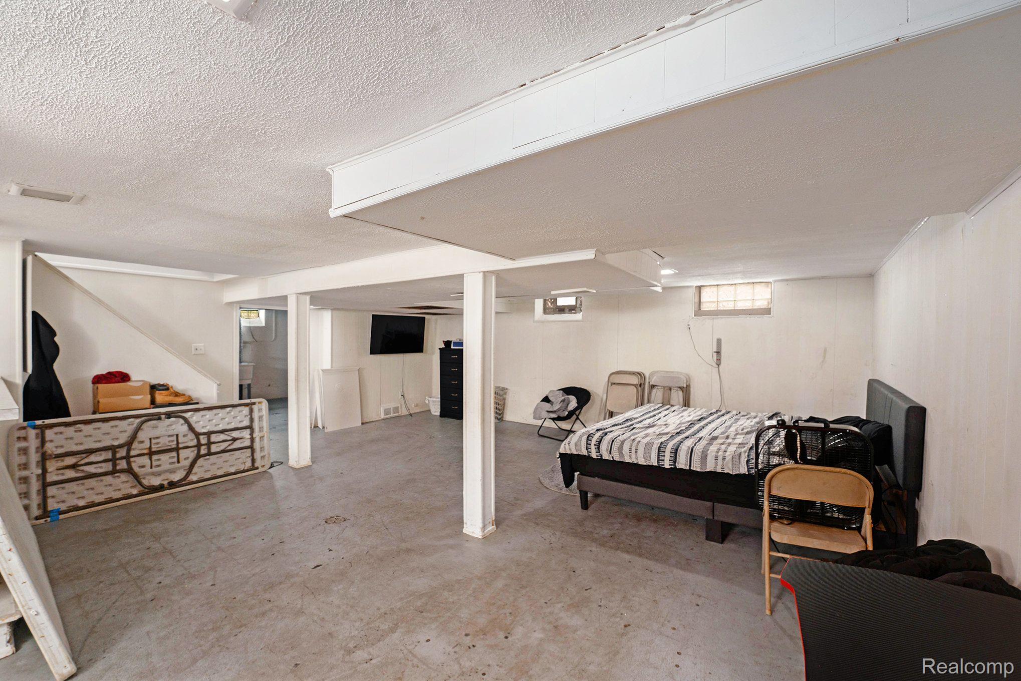 17693 GREENVIEW Avenue