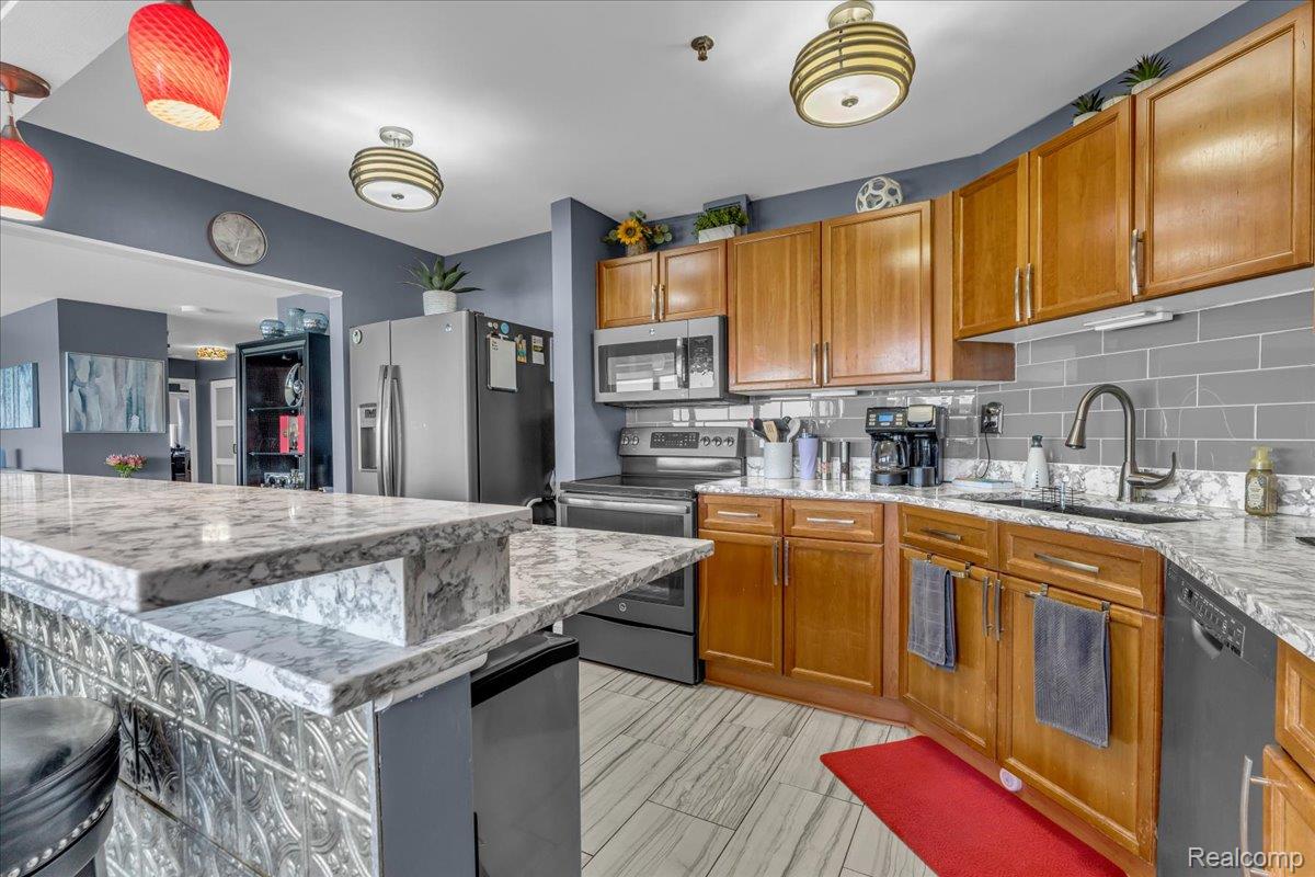 1001 W Jefferson Avenue 28E