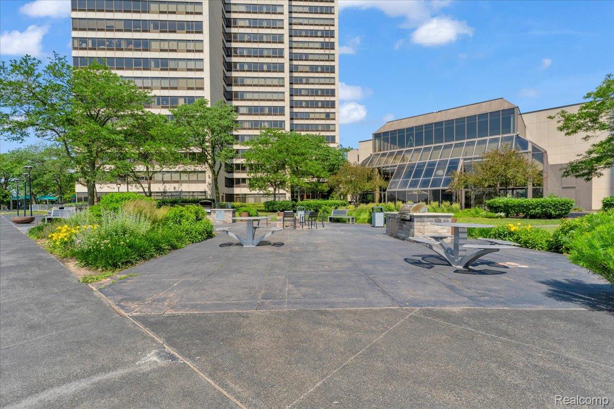 1001 W Jefferson Avenue 28E