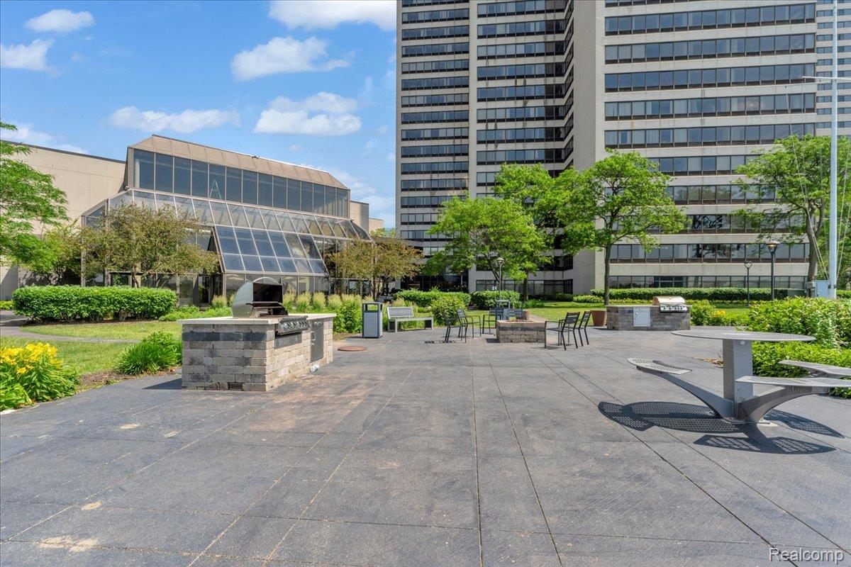 1001 W Jefferson Avenue 28E