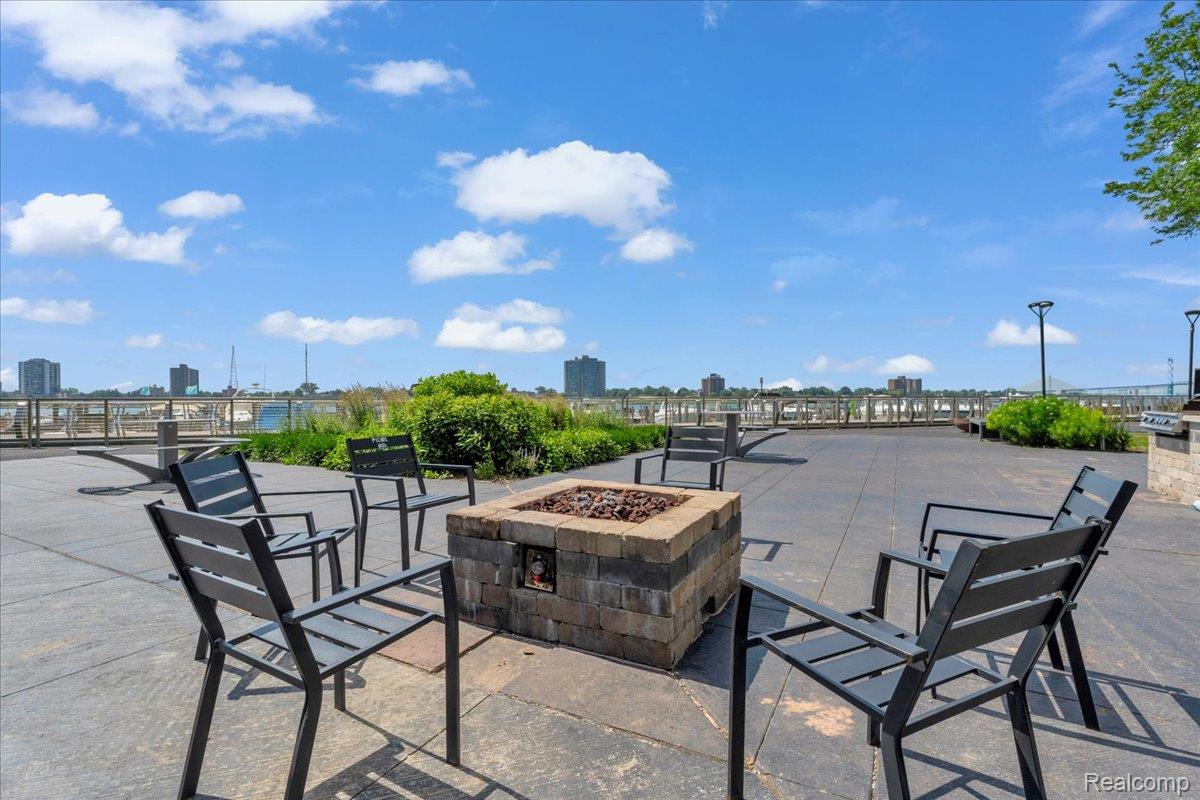 1001 W Jefferson Avenue 28E