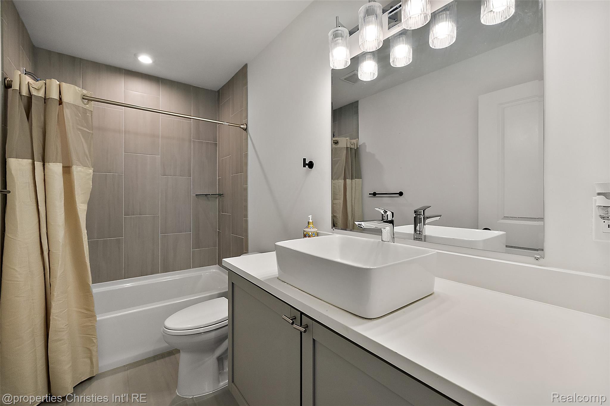 3307 Cochrane Street