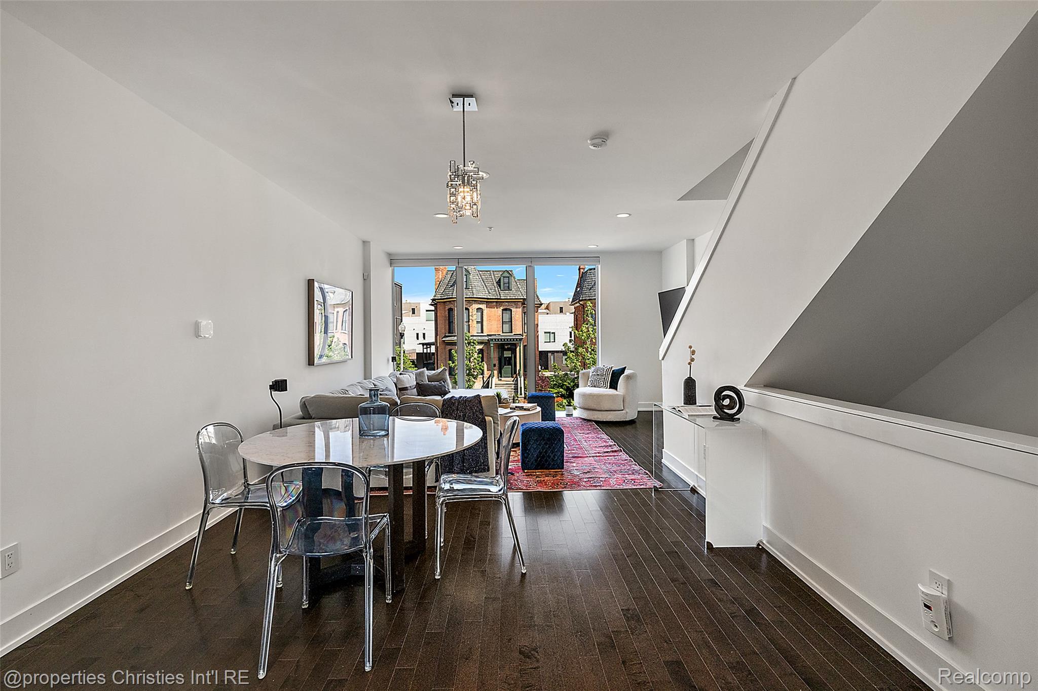 284 Alfred Street