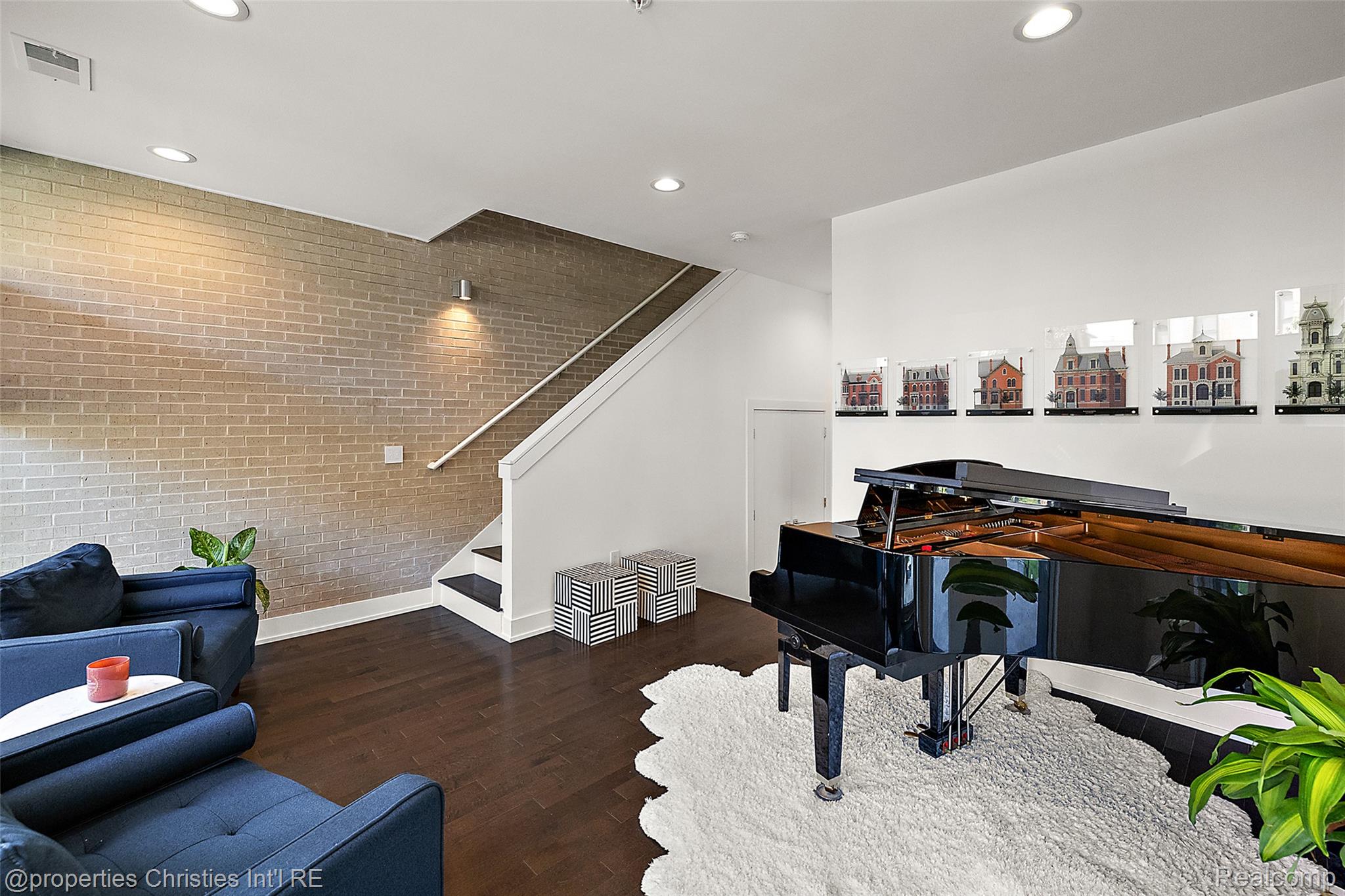 284 Alfred Street