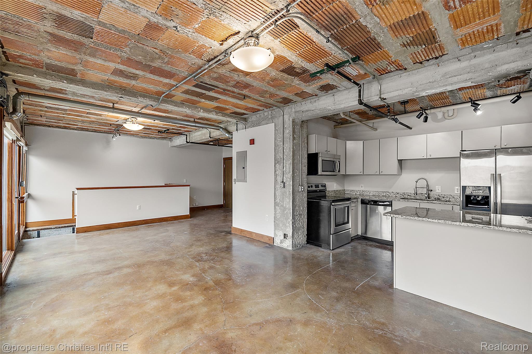 2915 John R Street 207