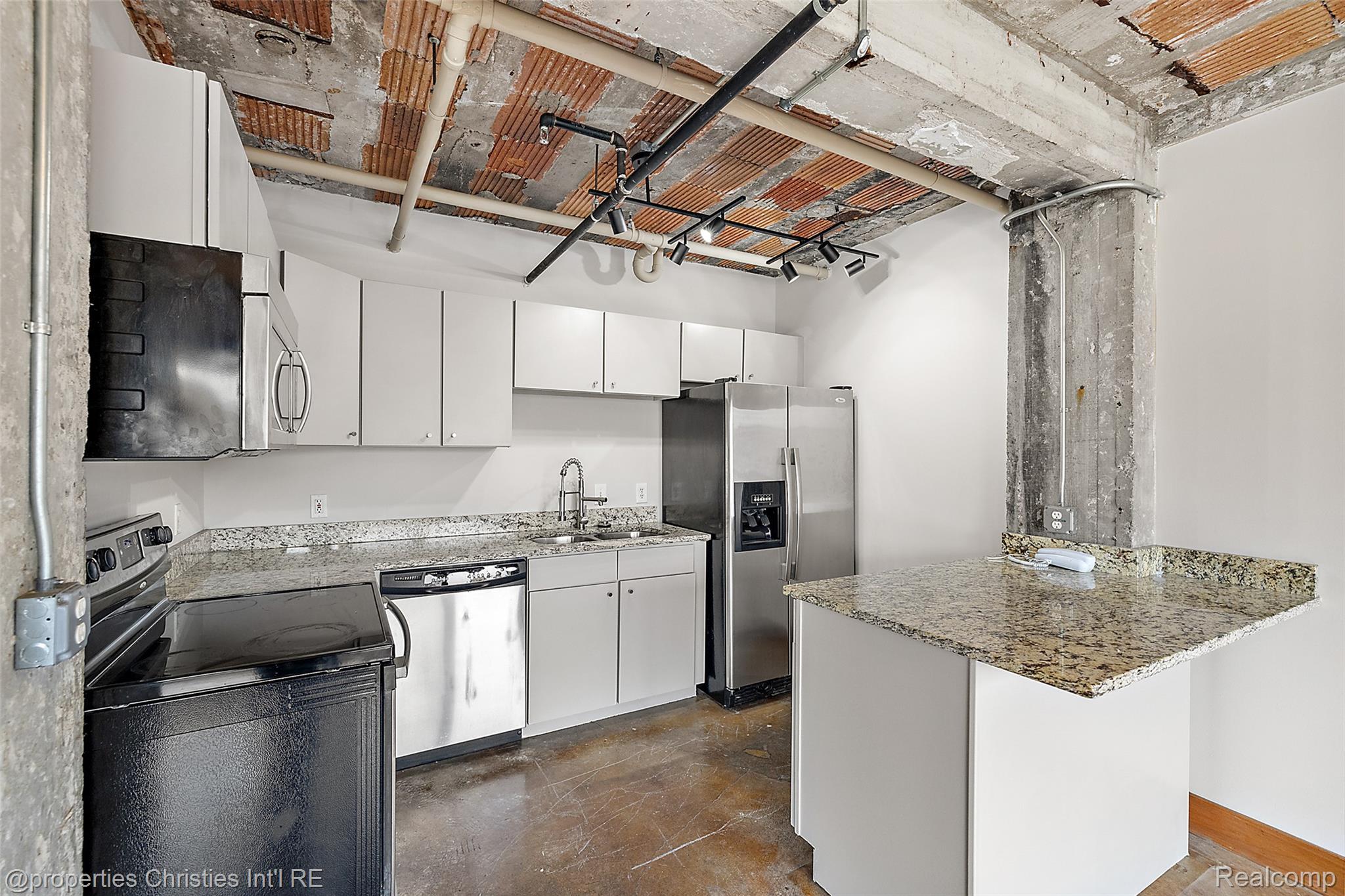 2915 John R Street 207