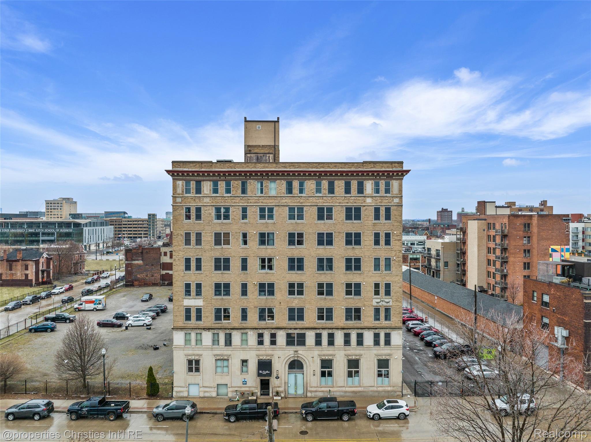 2915 John R Street 207