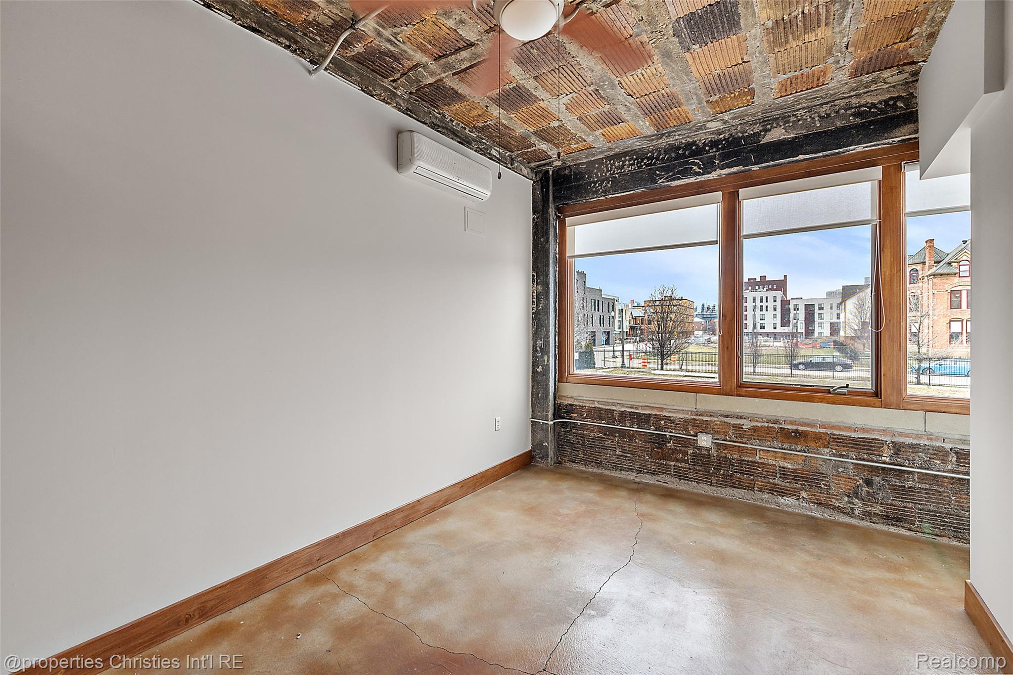 2915 John R Street 207