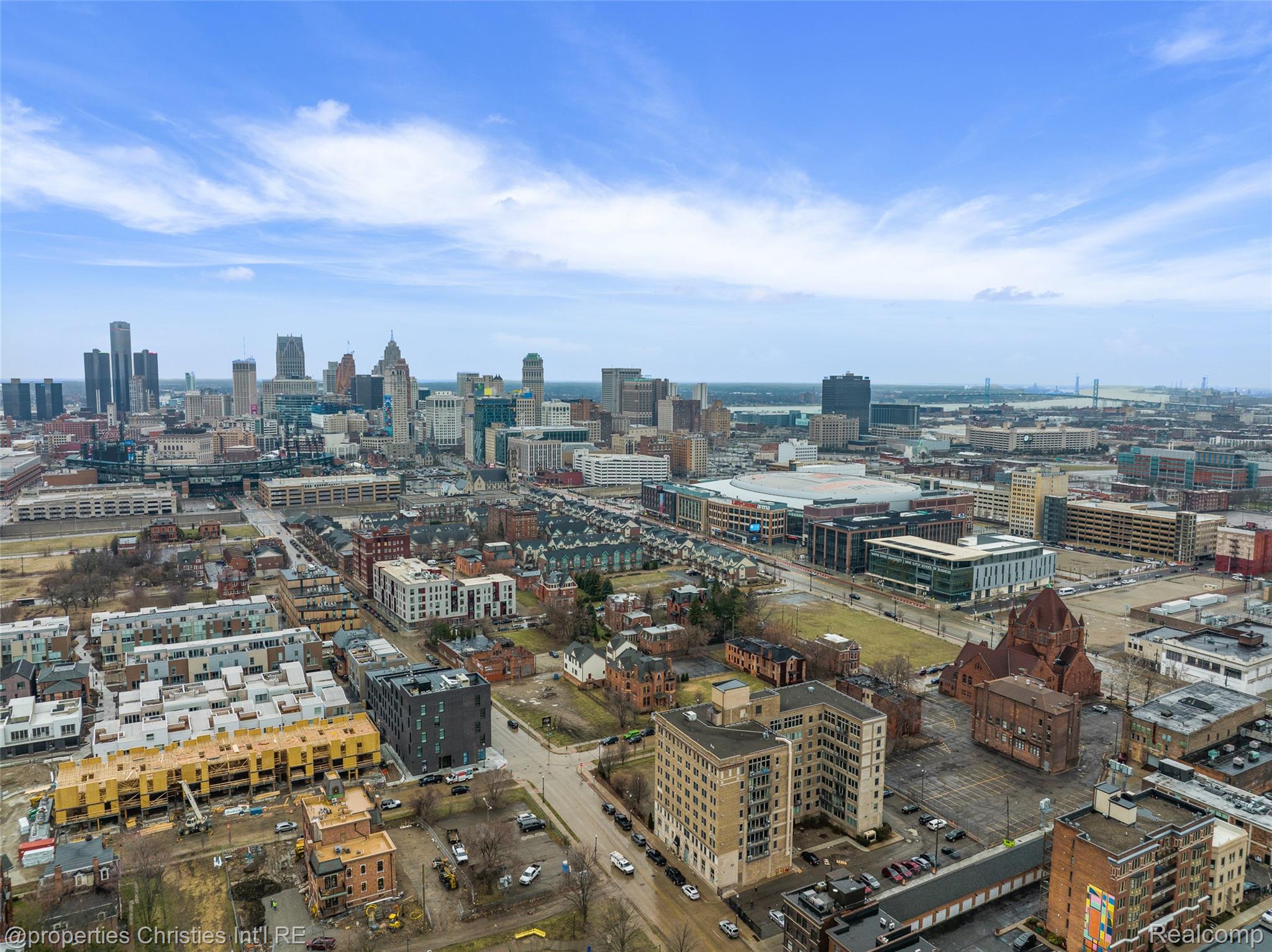 2915 John R Street 207