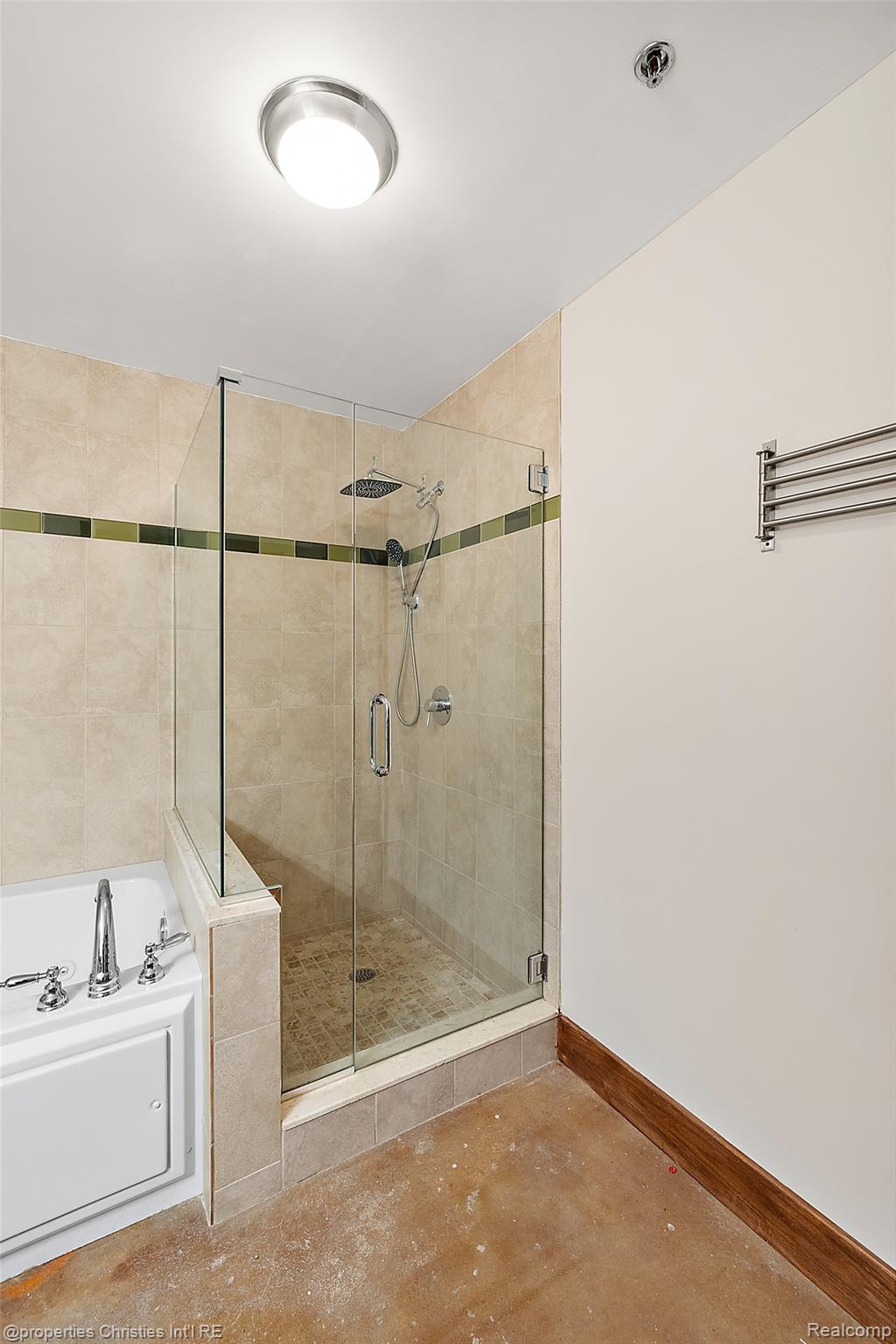 2915 John R Street 207