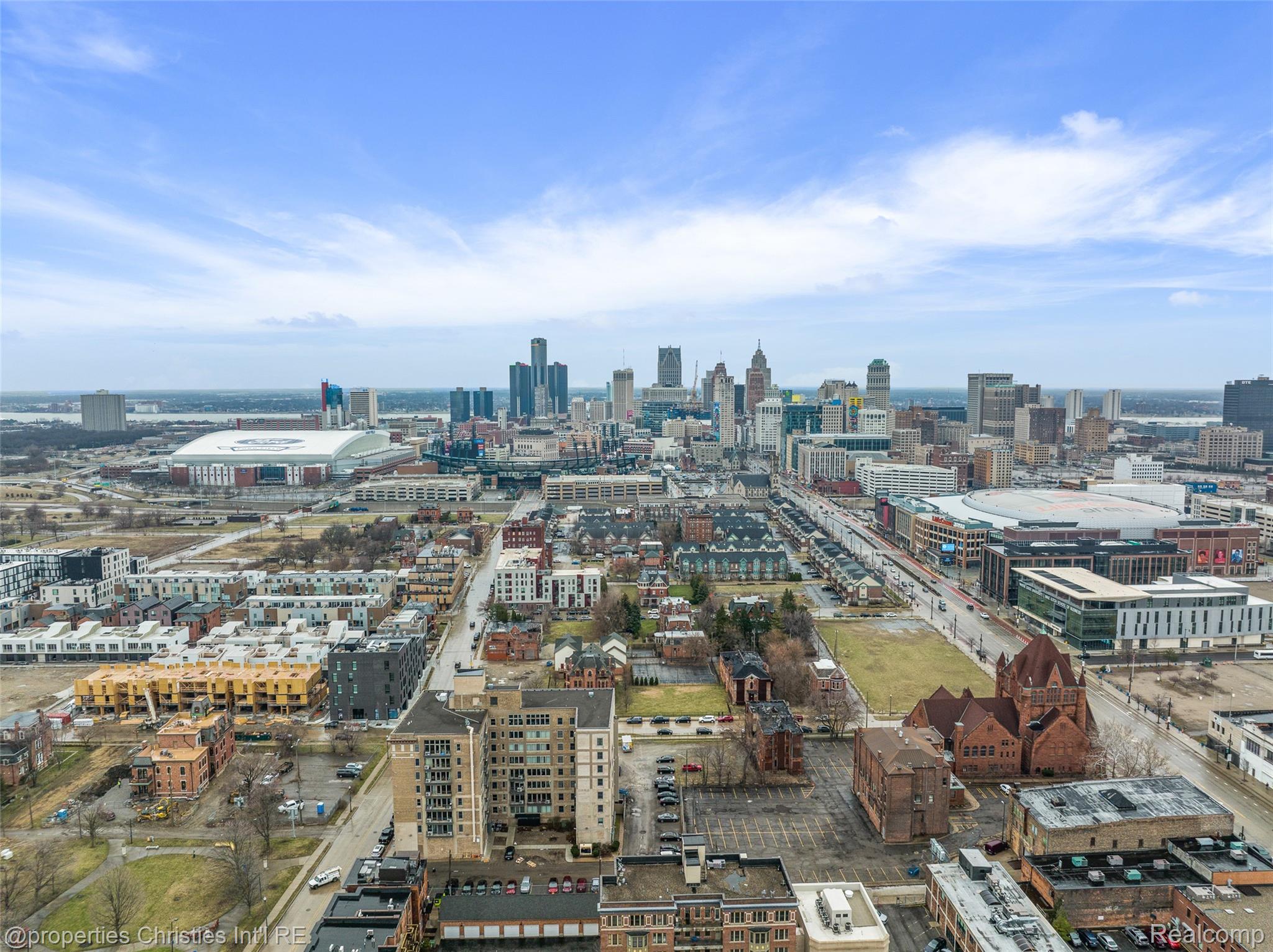 2915 John R Street 207