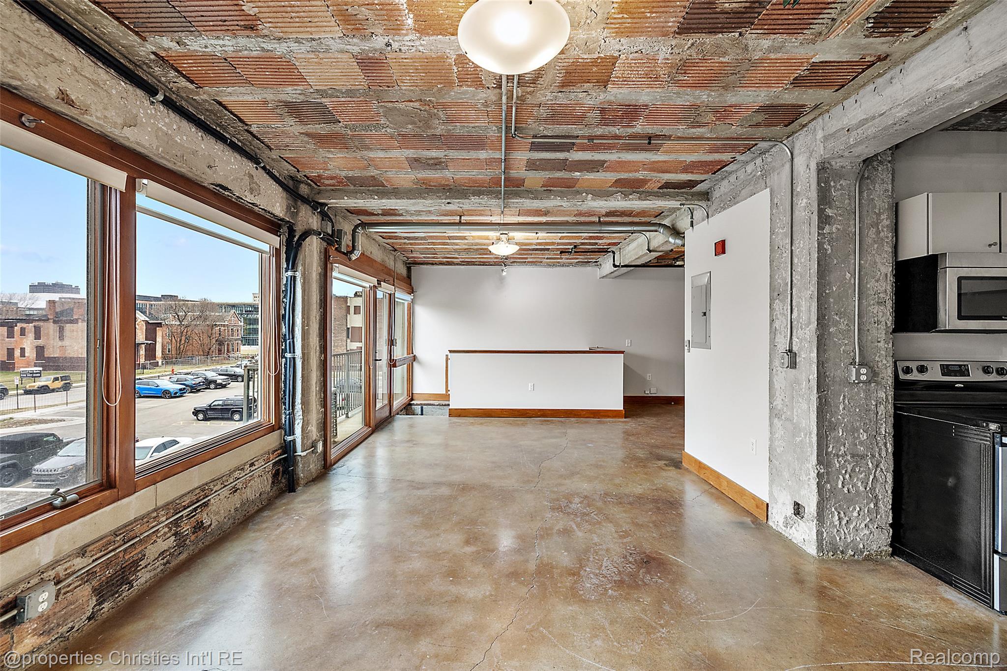 2915 John R Street 207