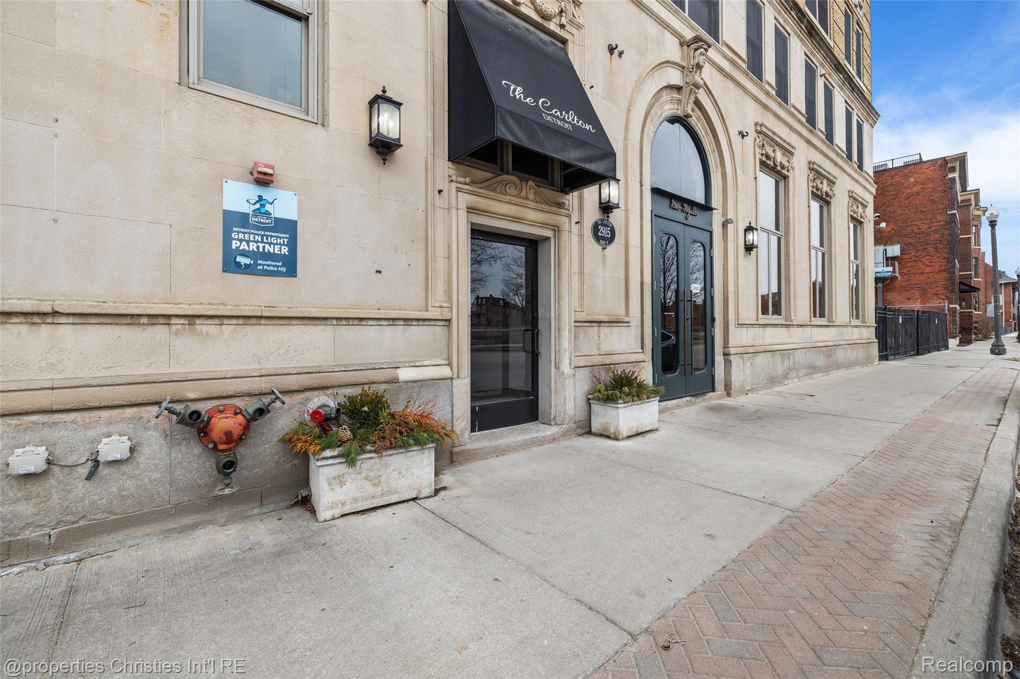2915 John R Street 207