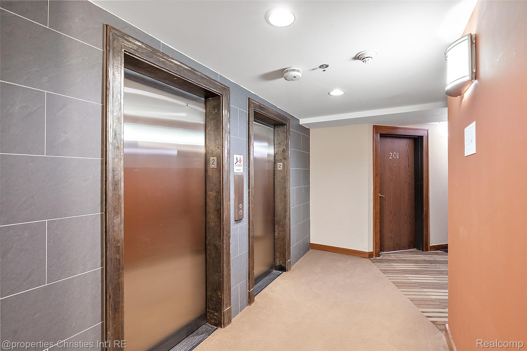 2915 John R Street 207
