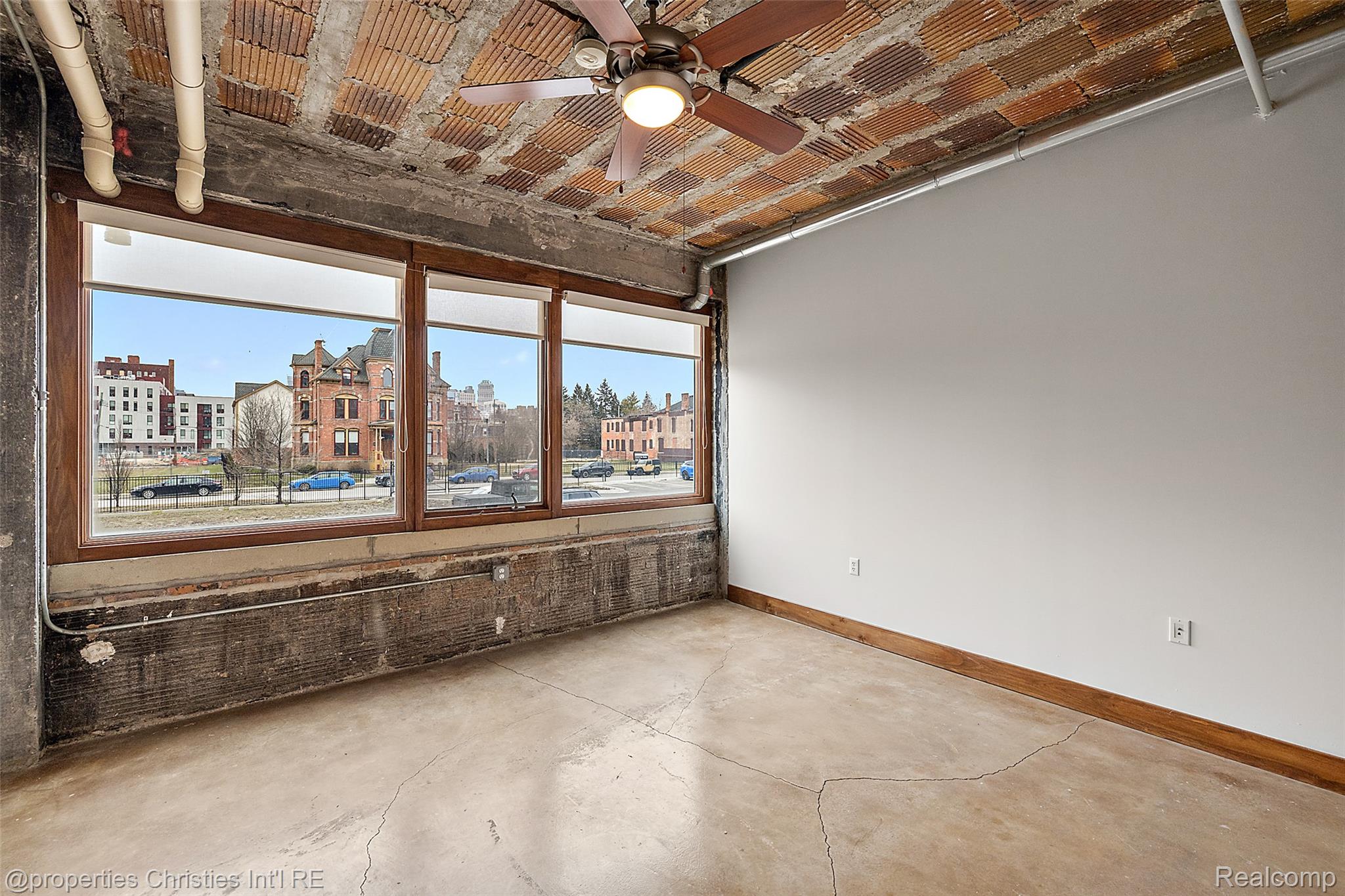 2915 John R Street 207