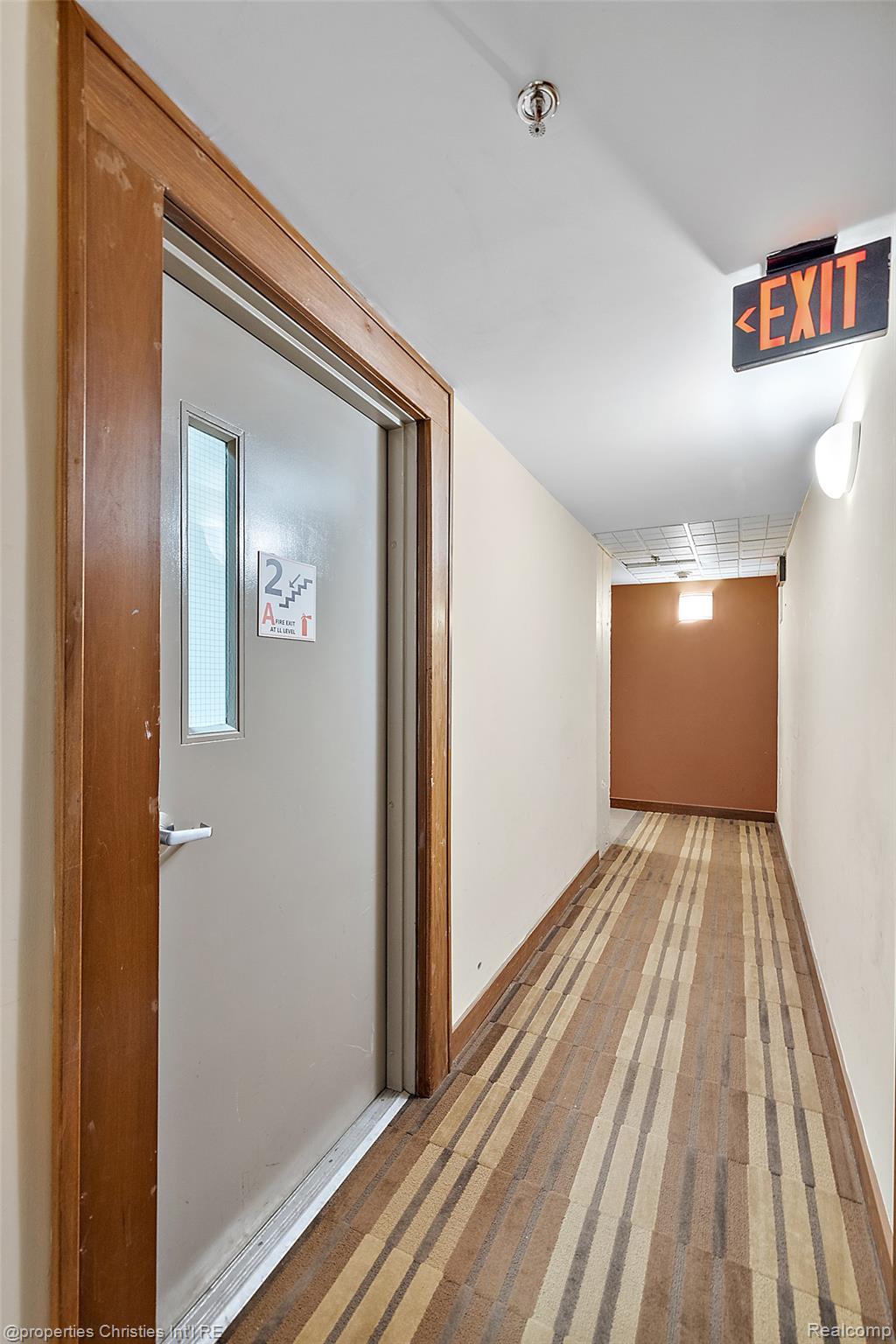2915 John R Street 207