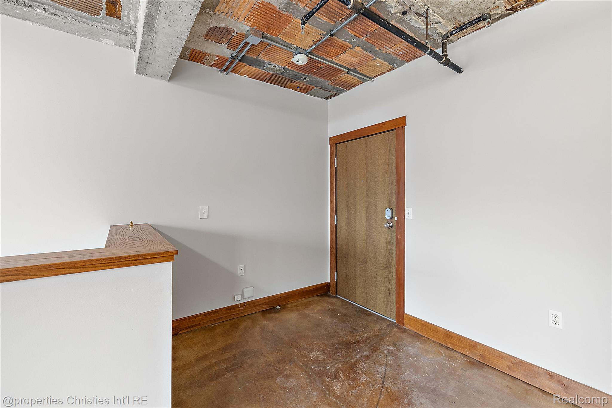 2915 John R Street 207