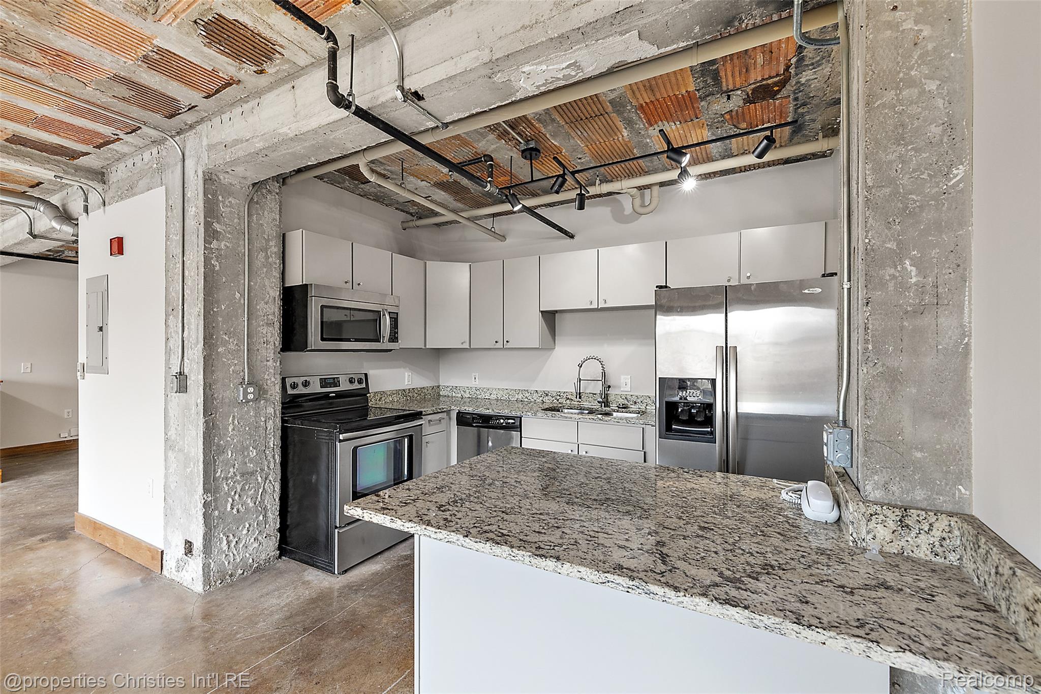 2915 John R Street 207