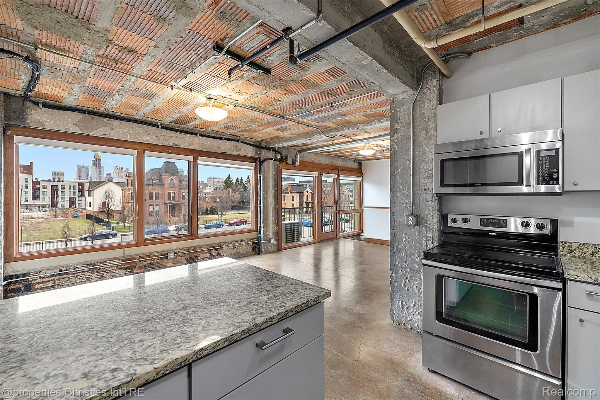 2915 John R Street 207