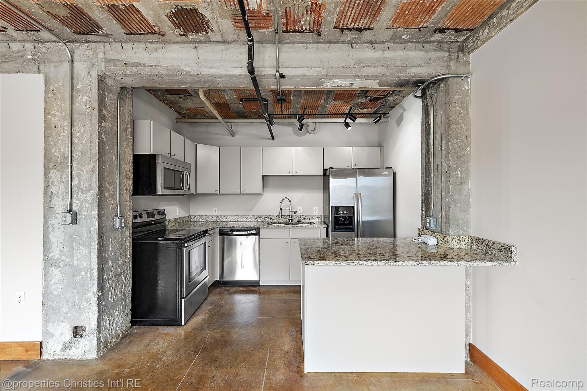 2915 John R Street 207