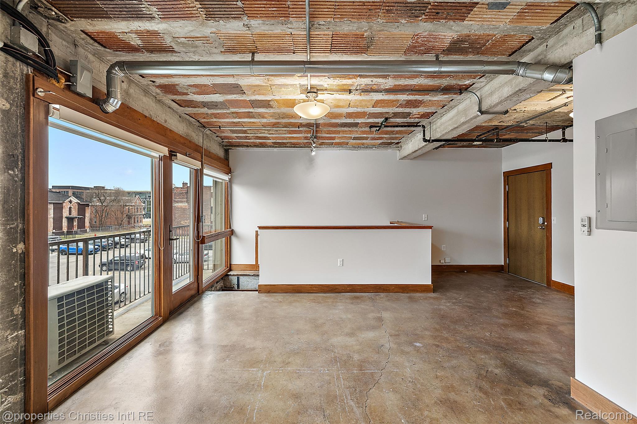 2915 John R Street 207