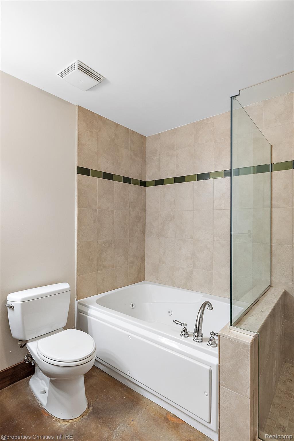 2915 John R Street 207