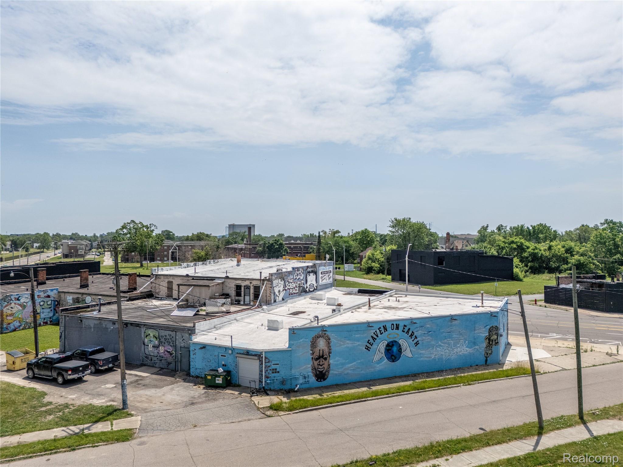 4264 Grand River Ave