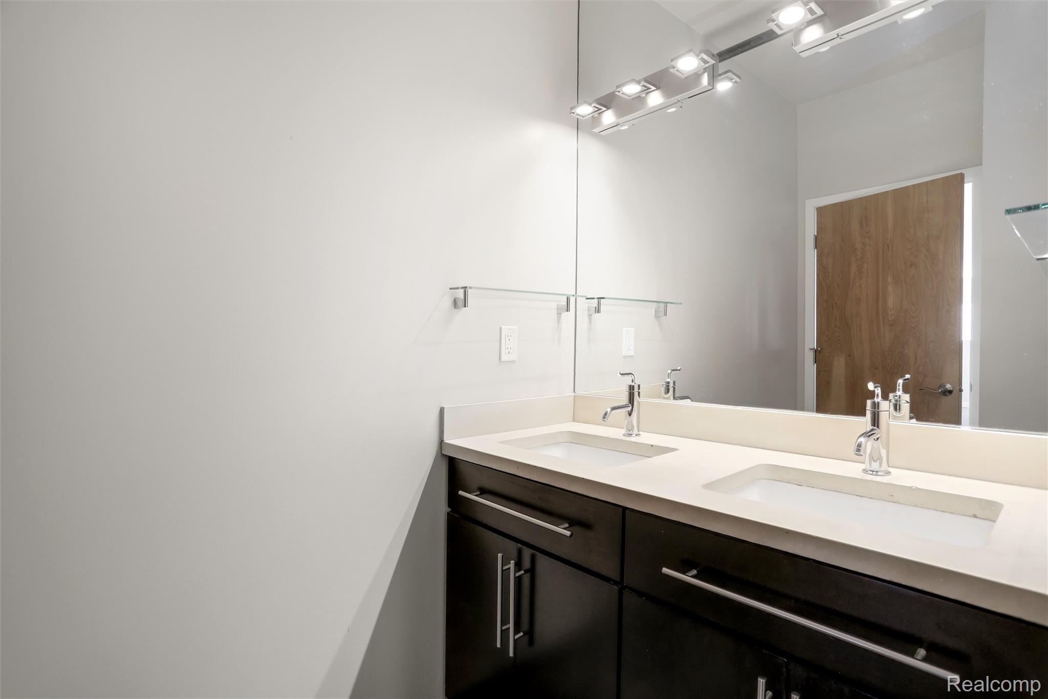 444 W Willis Street 514