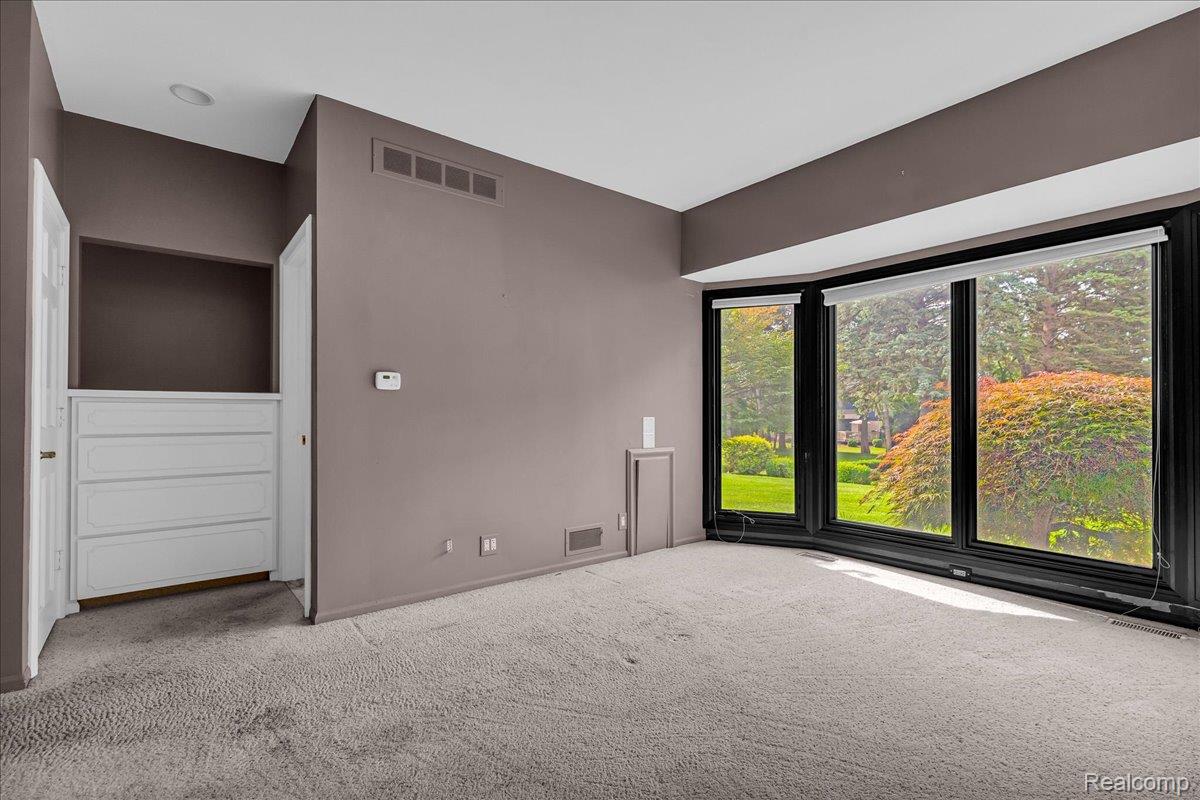 1940 Oak Pointe Drive