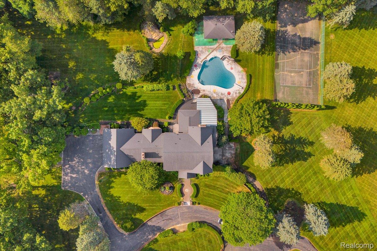 1940 Oak Pointe Drive