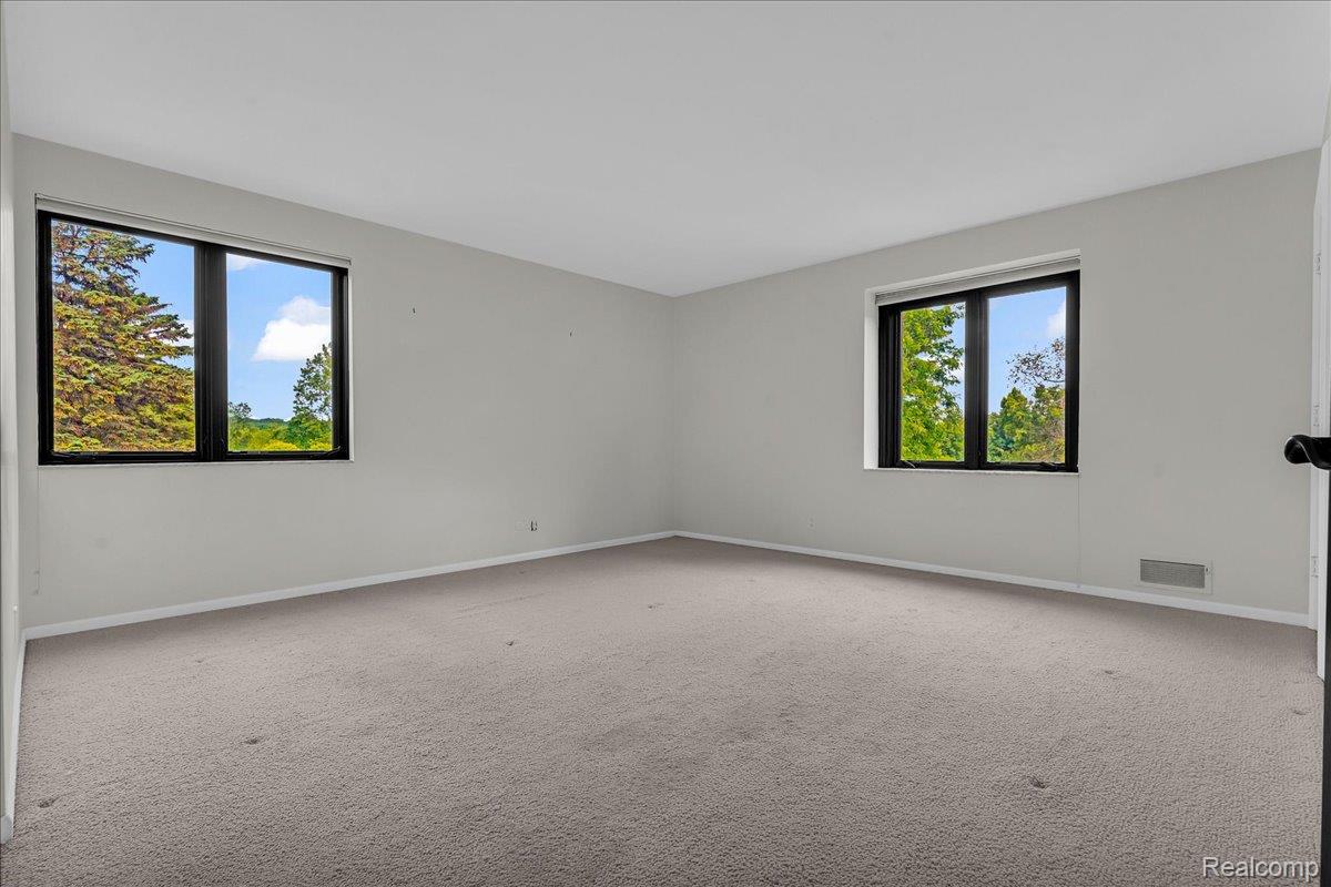 1940 Oak Pointe Drive