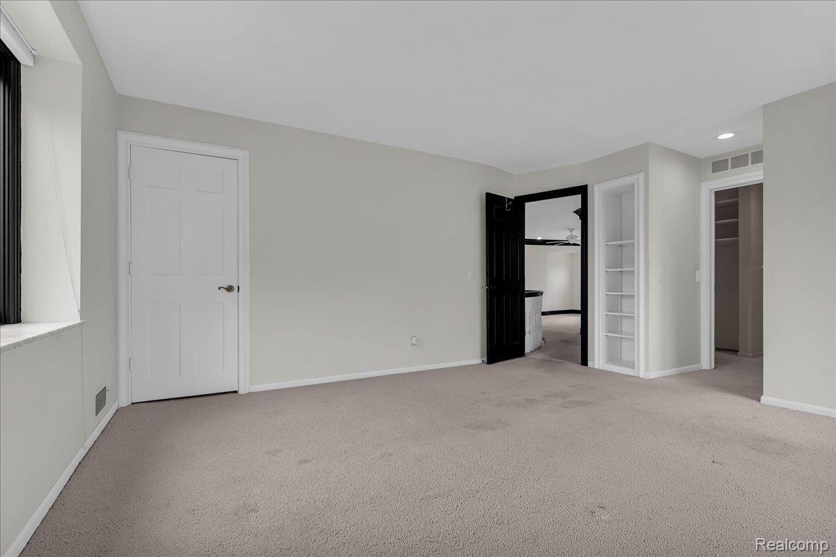 1940 Oak Pointe Drive