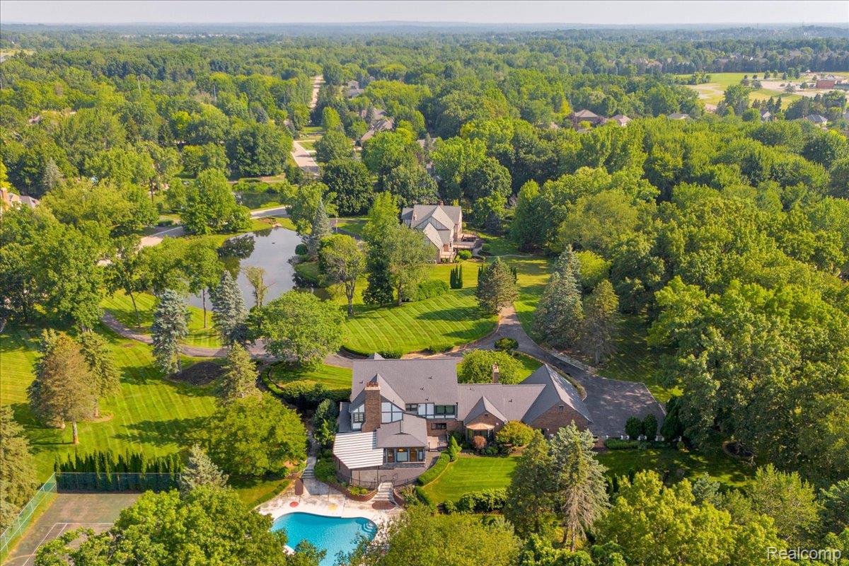 1940 Oak Pointe Drive