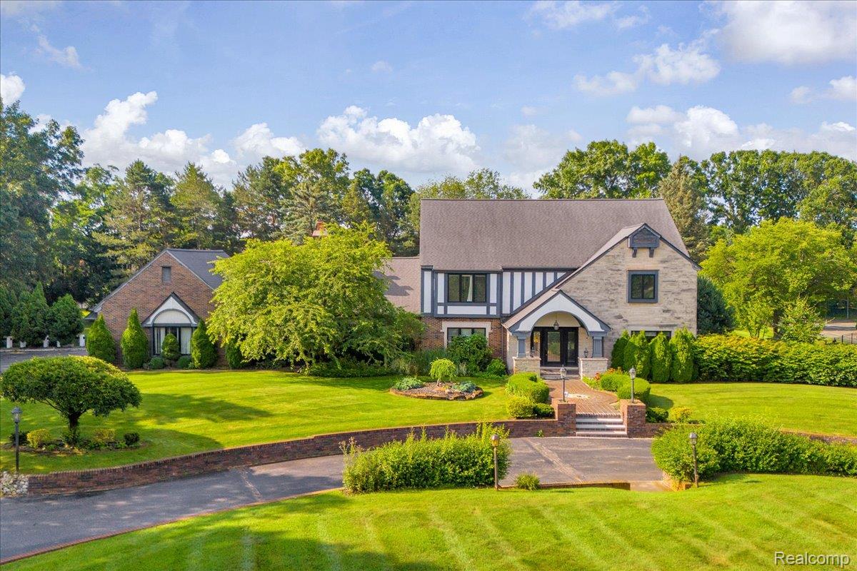 1940 Oak Pointe Drive