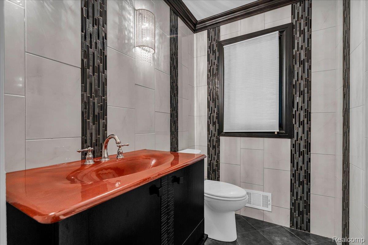 1940 Oak Pointe Drive