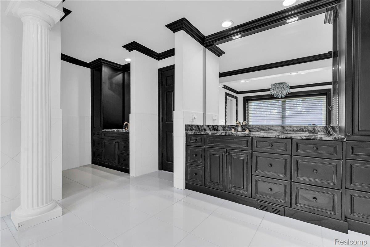 1940 Oak Pointe Drive