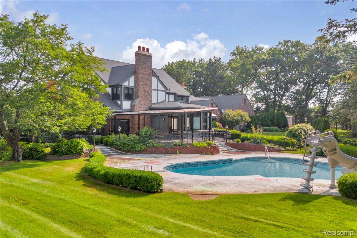 1940 Oak Pointe Drive