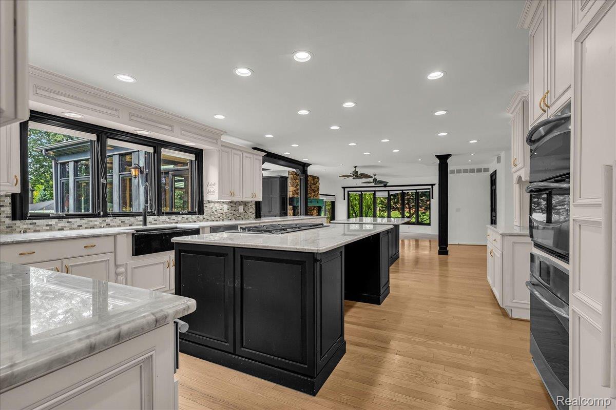 1940 Oak Pointe Drive