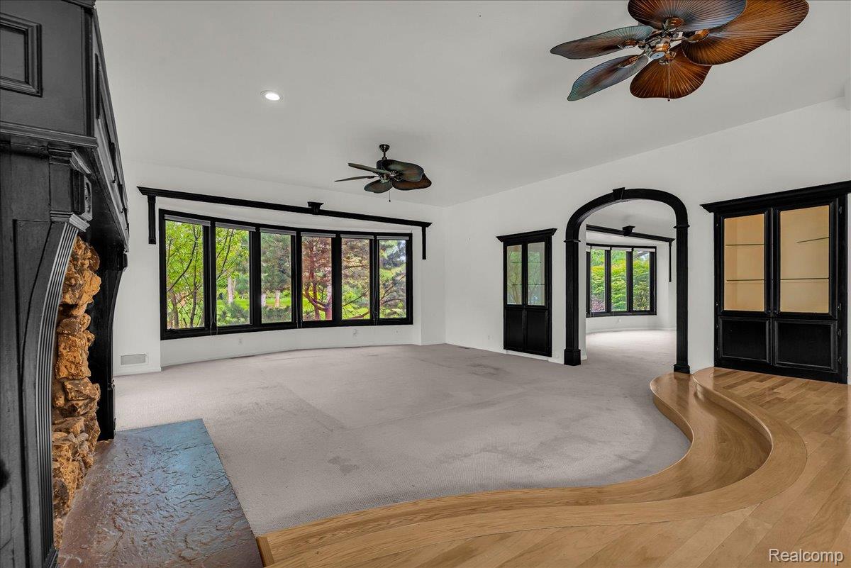 1940 Oak Pointe Drive