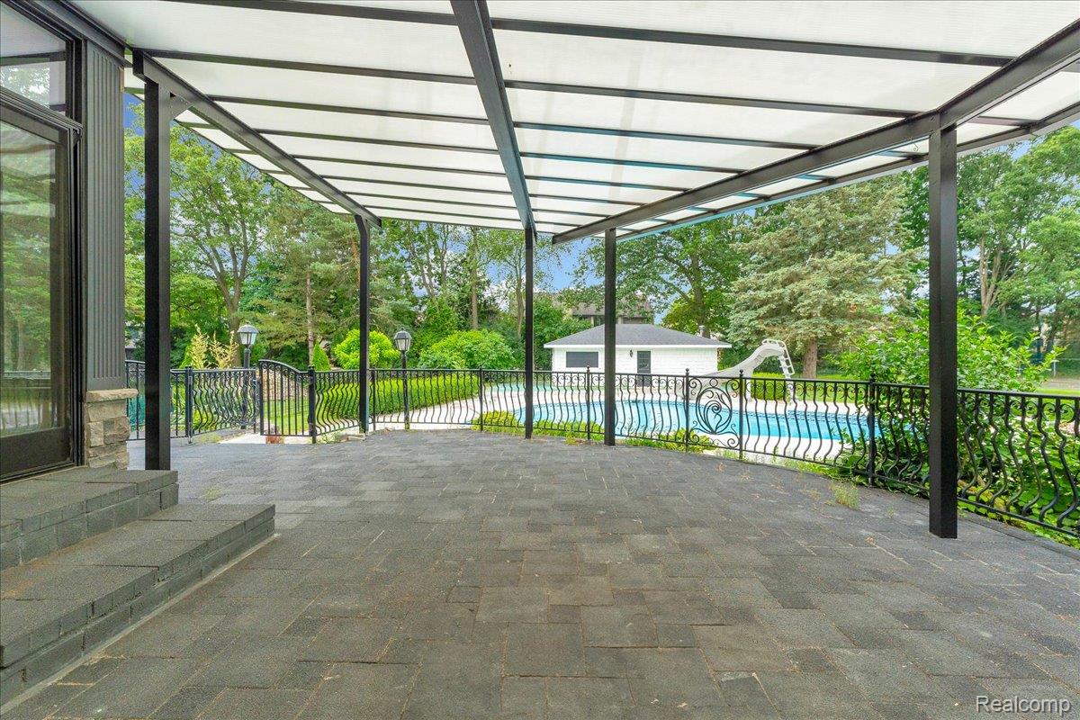 1940 Oak Pointe Drive