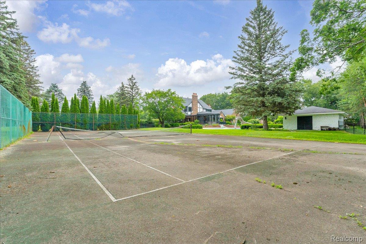 1940 Oak Pointe Drive