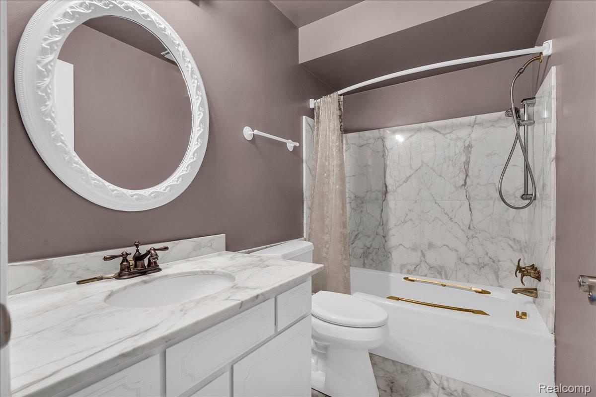 1940 Oak Pointe Drive