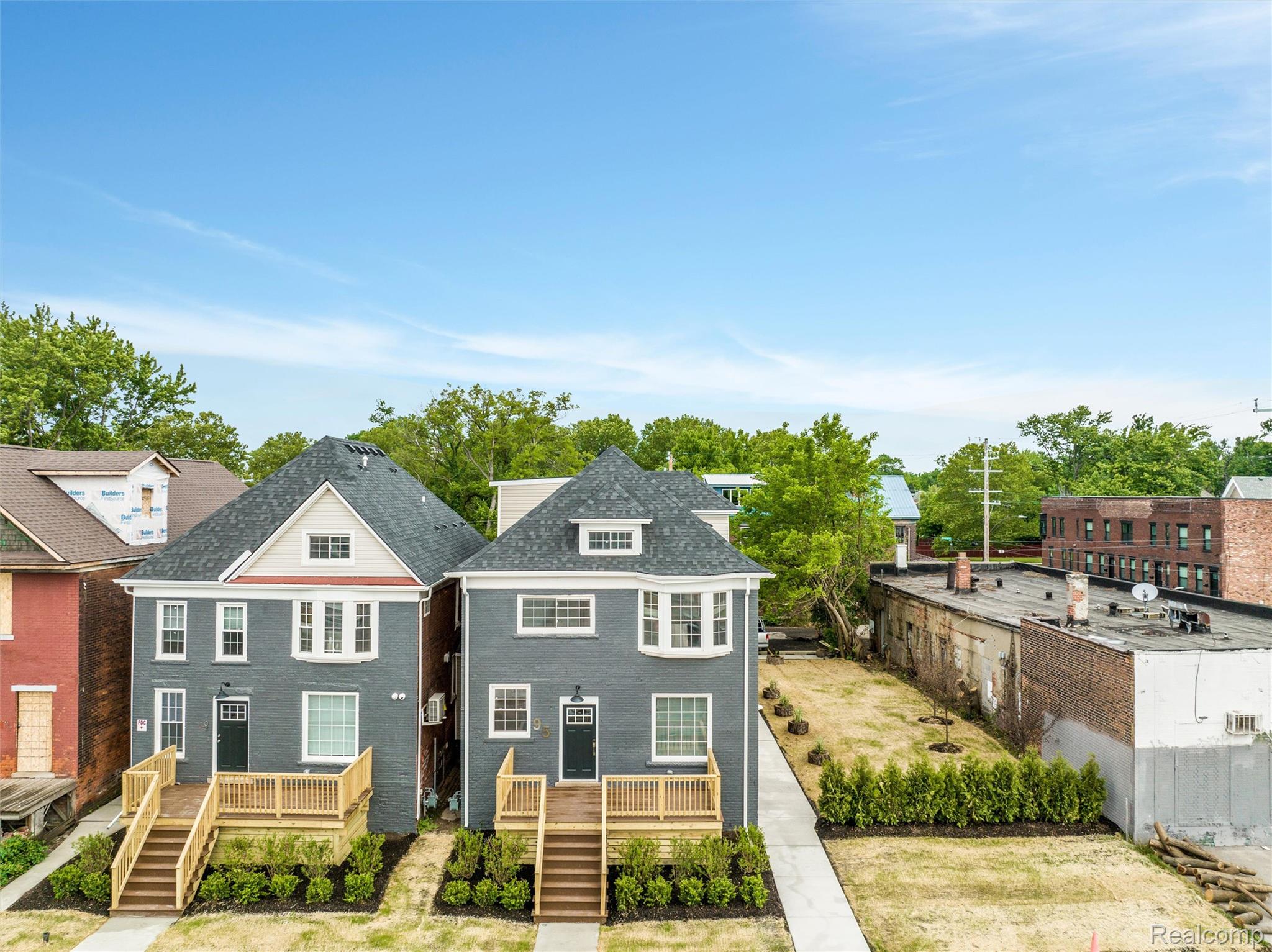 95 E Euclid Street 202