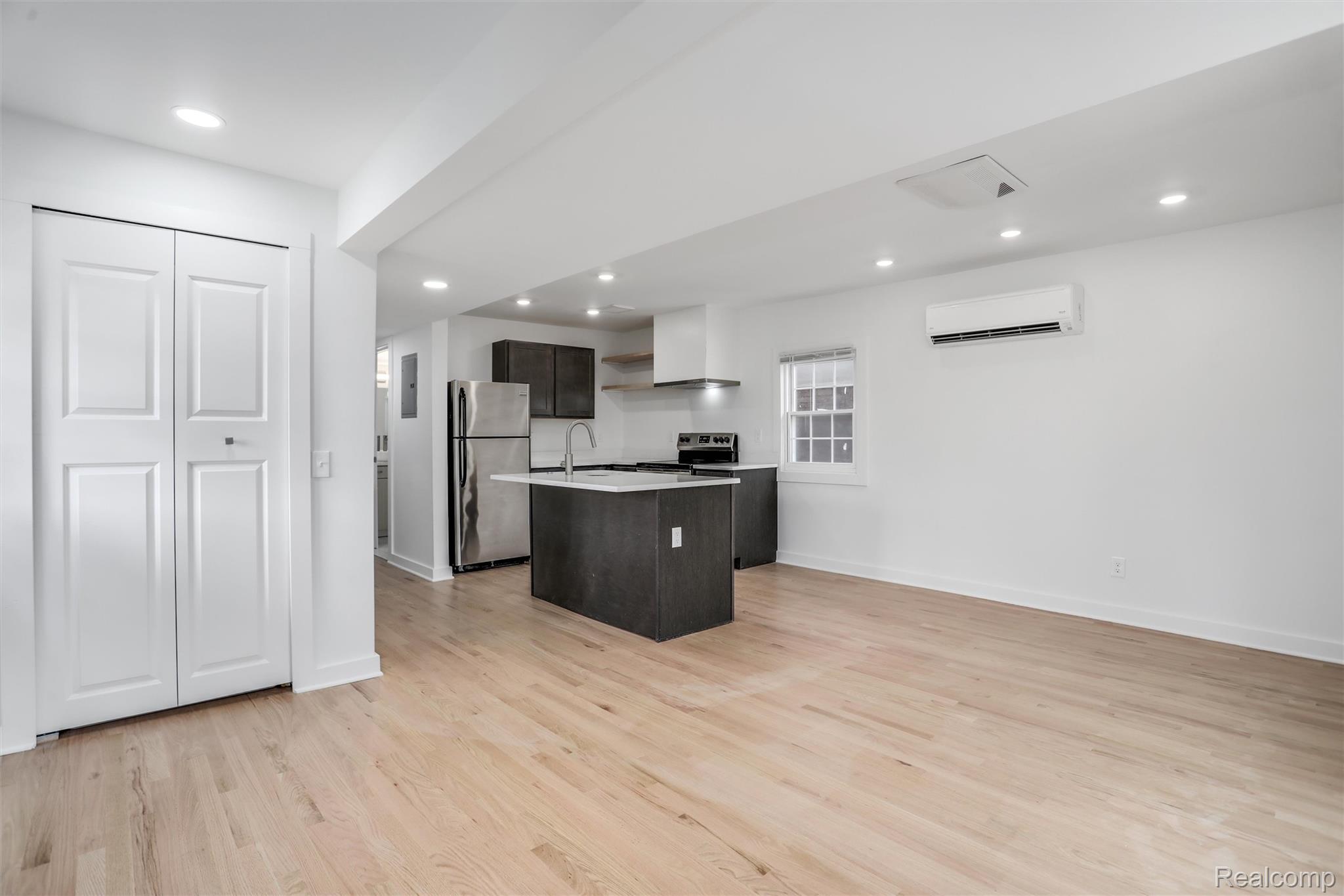 95 E Euclid Street 202