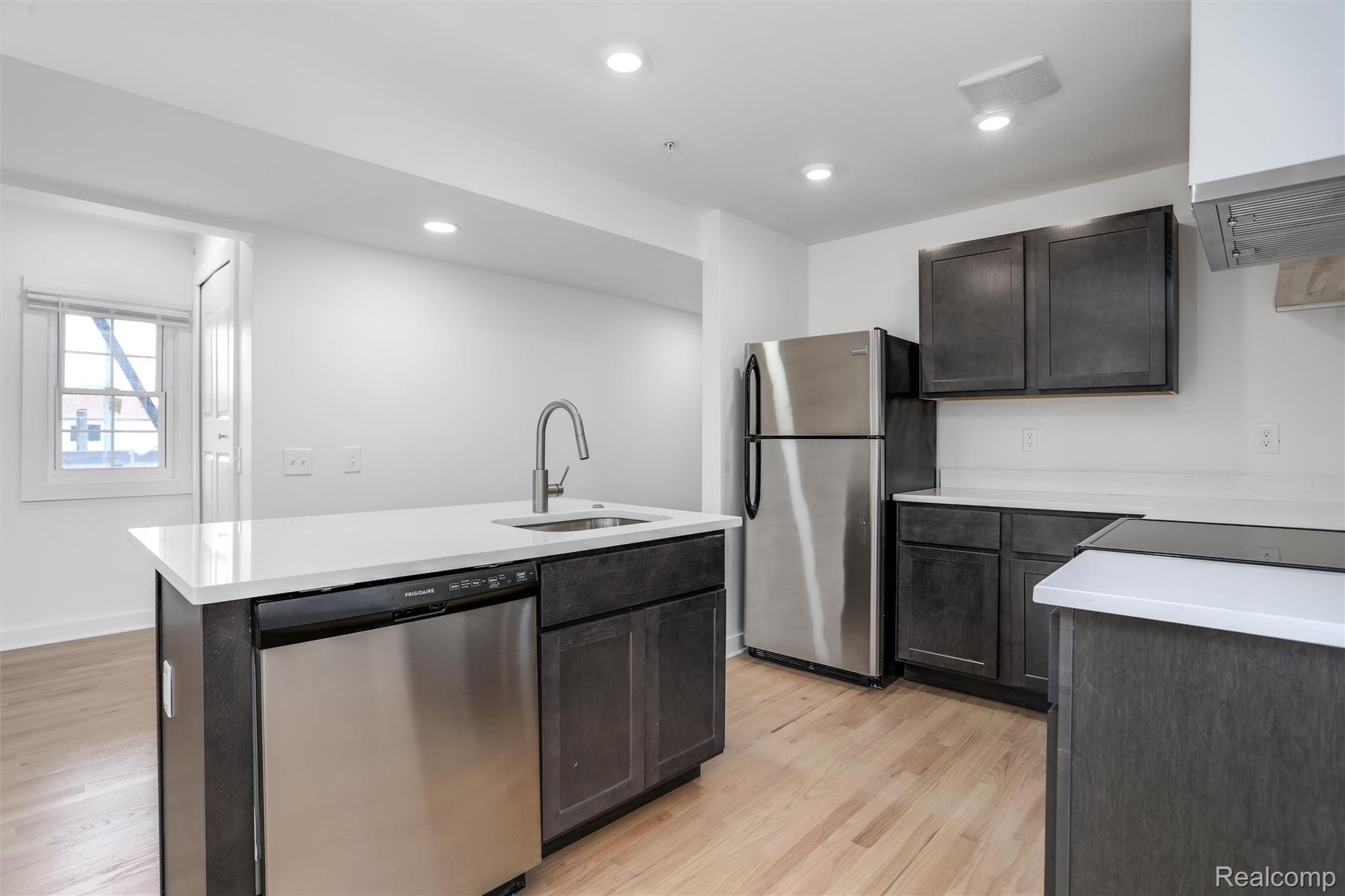 95 E Euclid Street 202