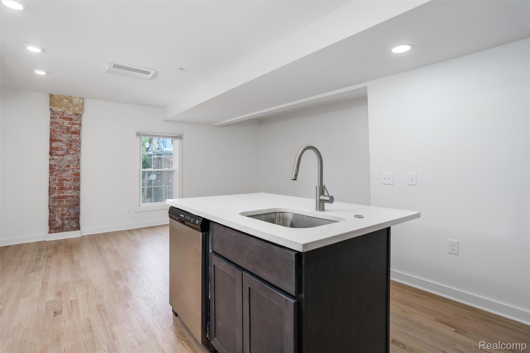 95 E Euclid Street 202