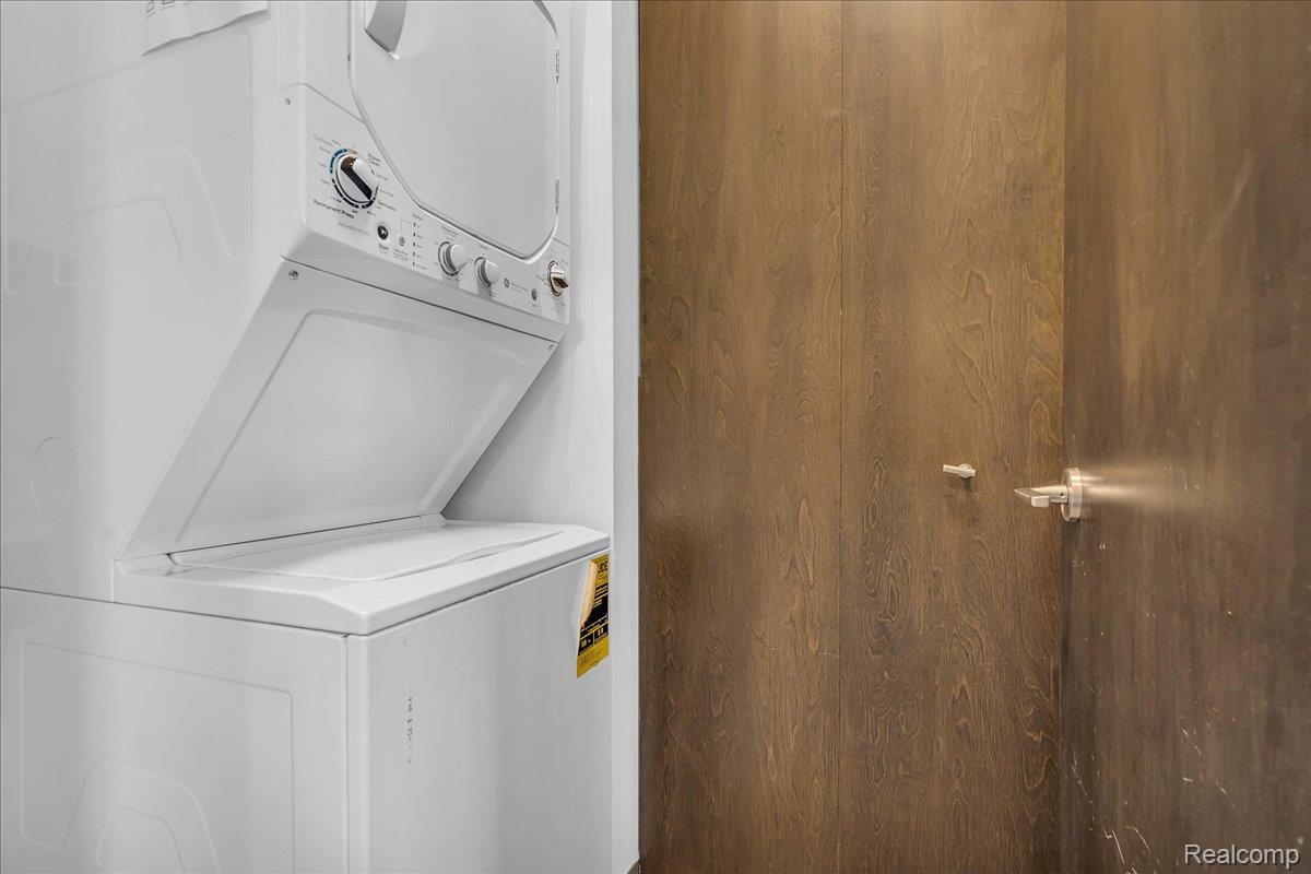 438 Selden Street 304